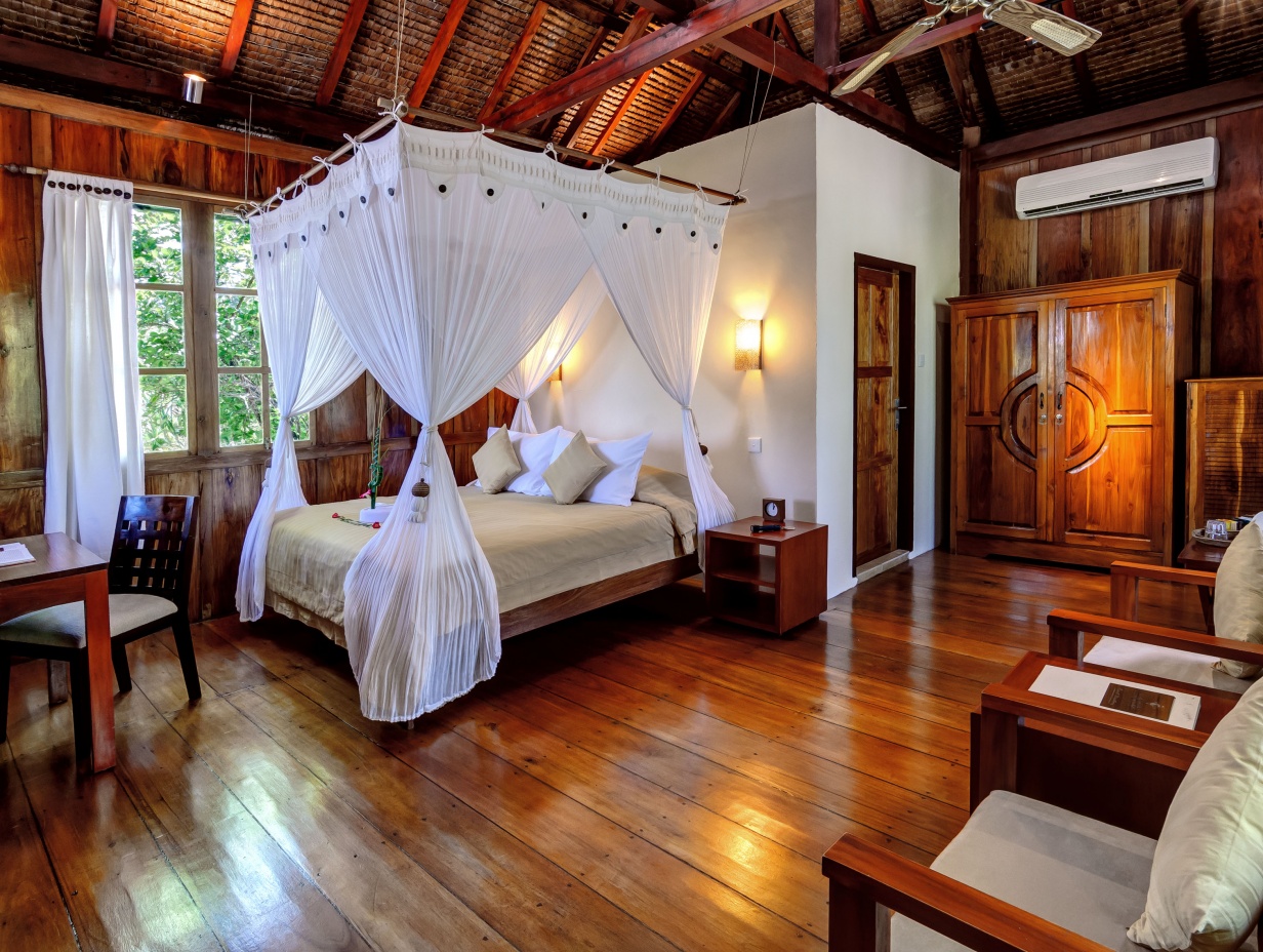 7-night Palm Bungalow with Guided Snorkelling (pp twin share)