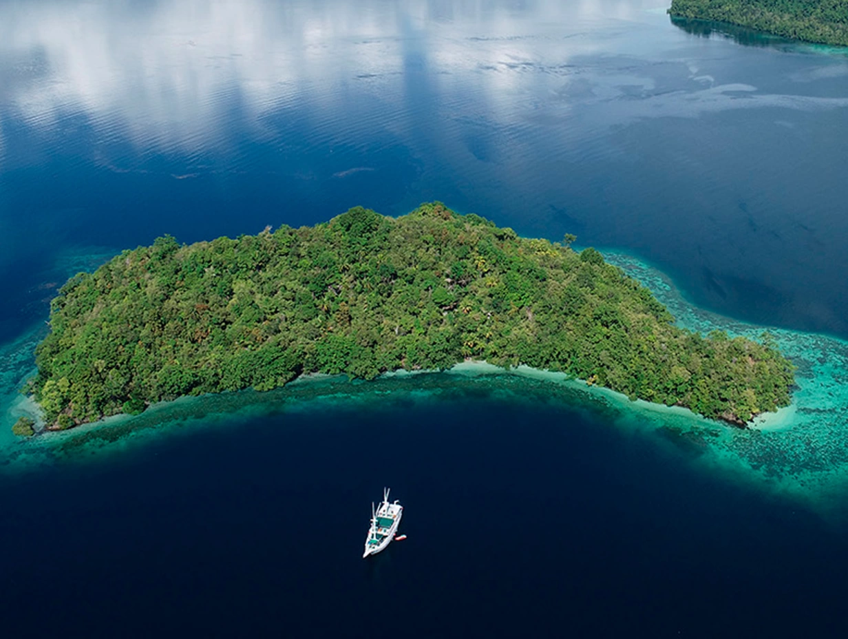12D *SPECIAL* Raja Ampat via Halmahera and Malukasea, Mar 2027