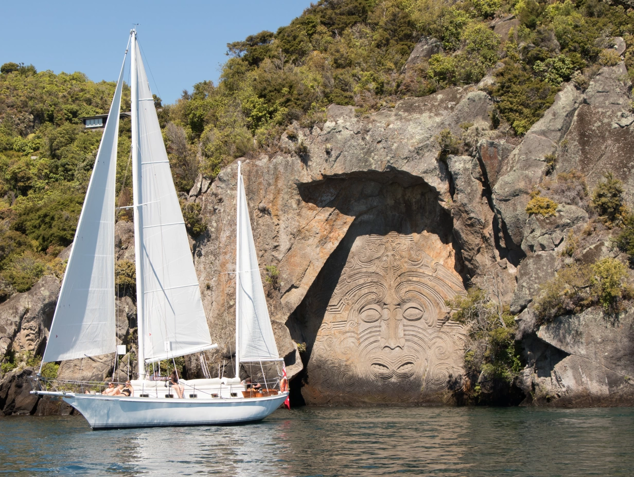 Sail Barbary - Day Cruise Maori Rock Carvings