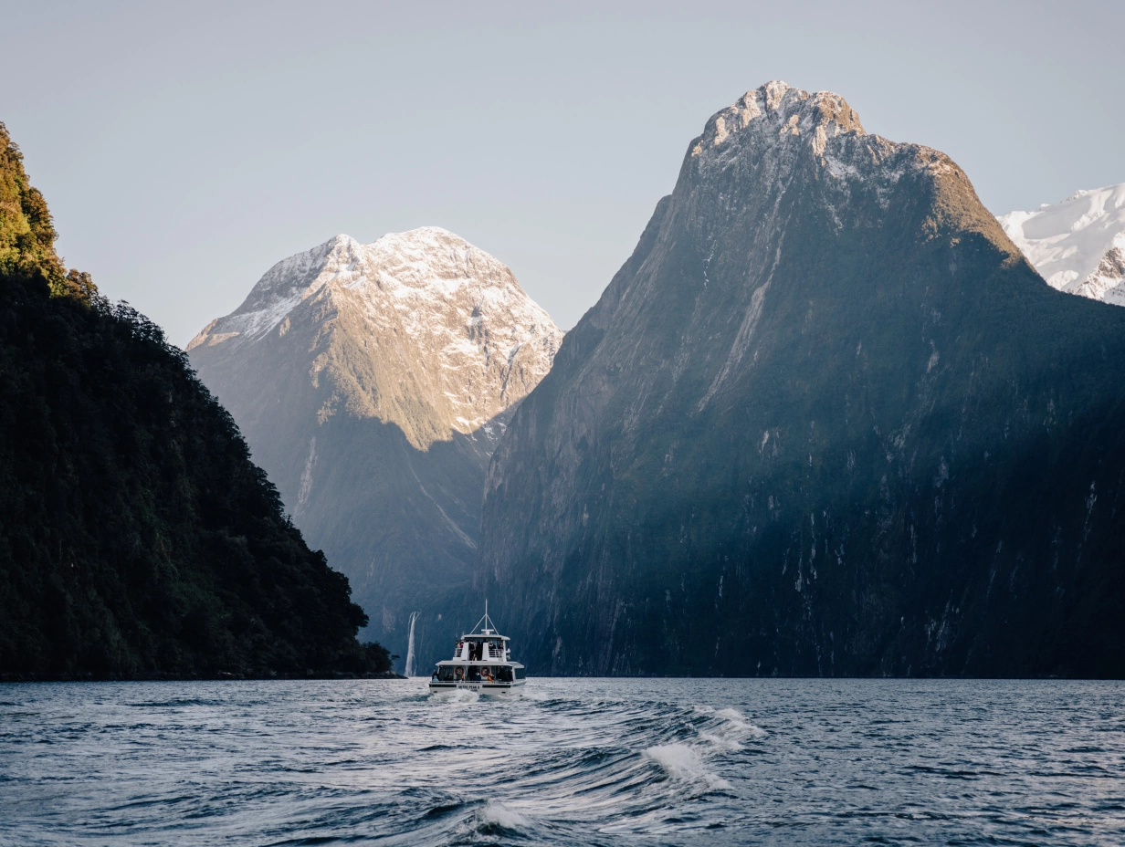 Mitre Peak Cruises - Milford Sound Cruise & Milford Track