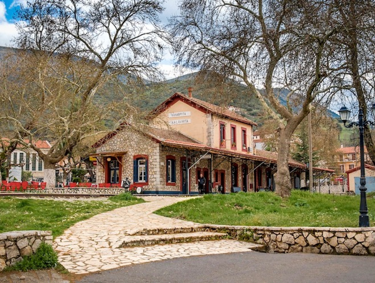 6 Nights / 7 Day - Athens-kalavryta : Hiking, Skiing & serenity