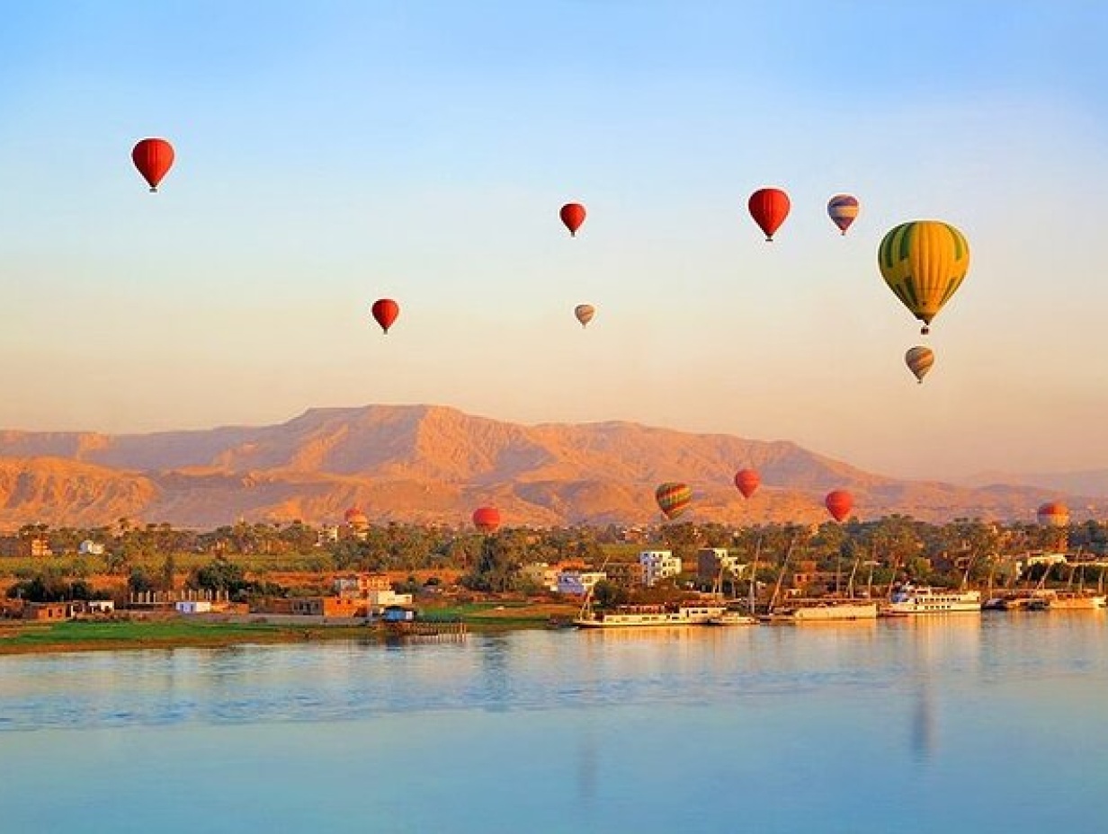 Incredible Day Tour: Hot Air Balloon, Luxor West Bank & Felucca Nile