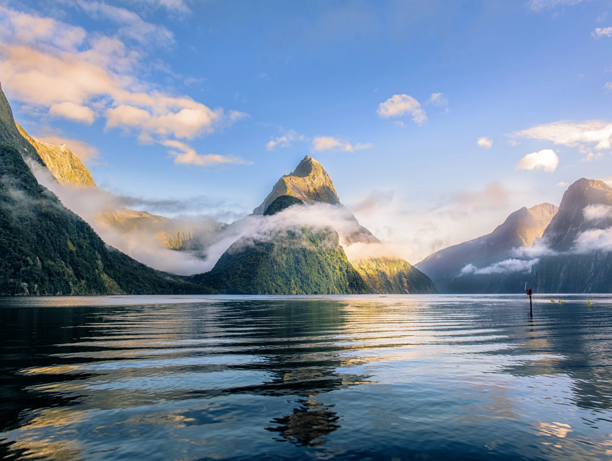 Cheeky Kiwi Travel - Queenstown to Milford Sound + Cruise