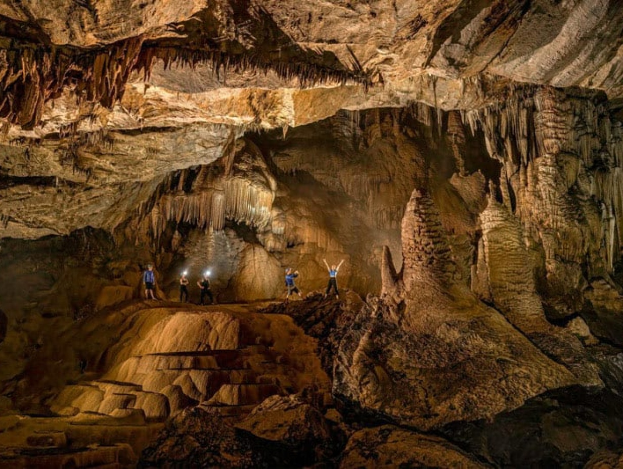 6 Days / 5 Nights - DISCOVER DA NANG – HOI AN – BA NA HILLS – HUE – QUANG BINH