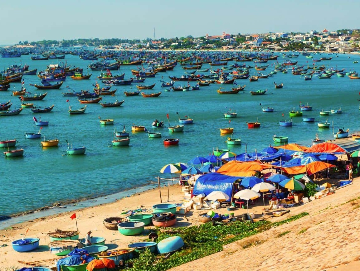 7 Day / 6 Night - Ho Chi Minh City to Da Lat: Mui Ne Beaches & Highland Adventure