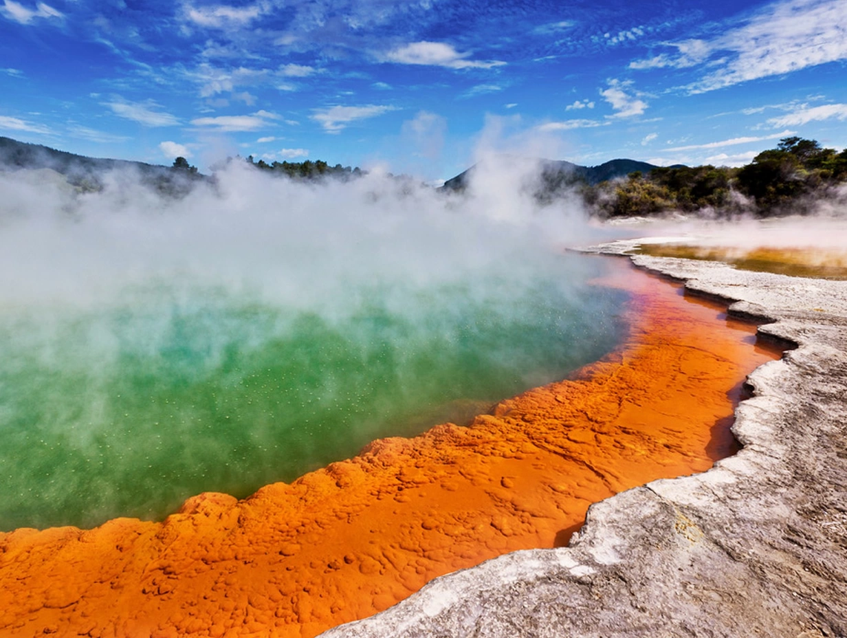 Cheeky Kiwi Travel - Rotorua Highlights Tour including Te Puia & Wai-O-Tapu from Auckland