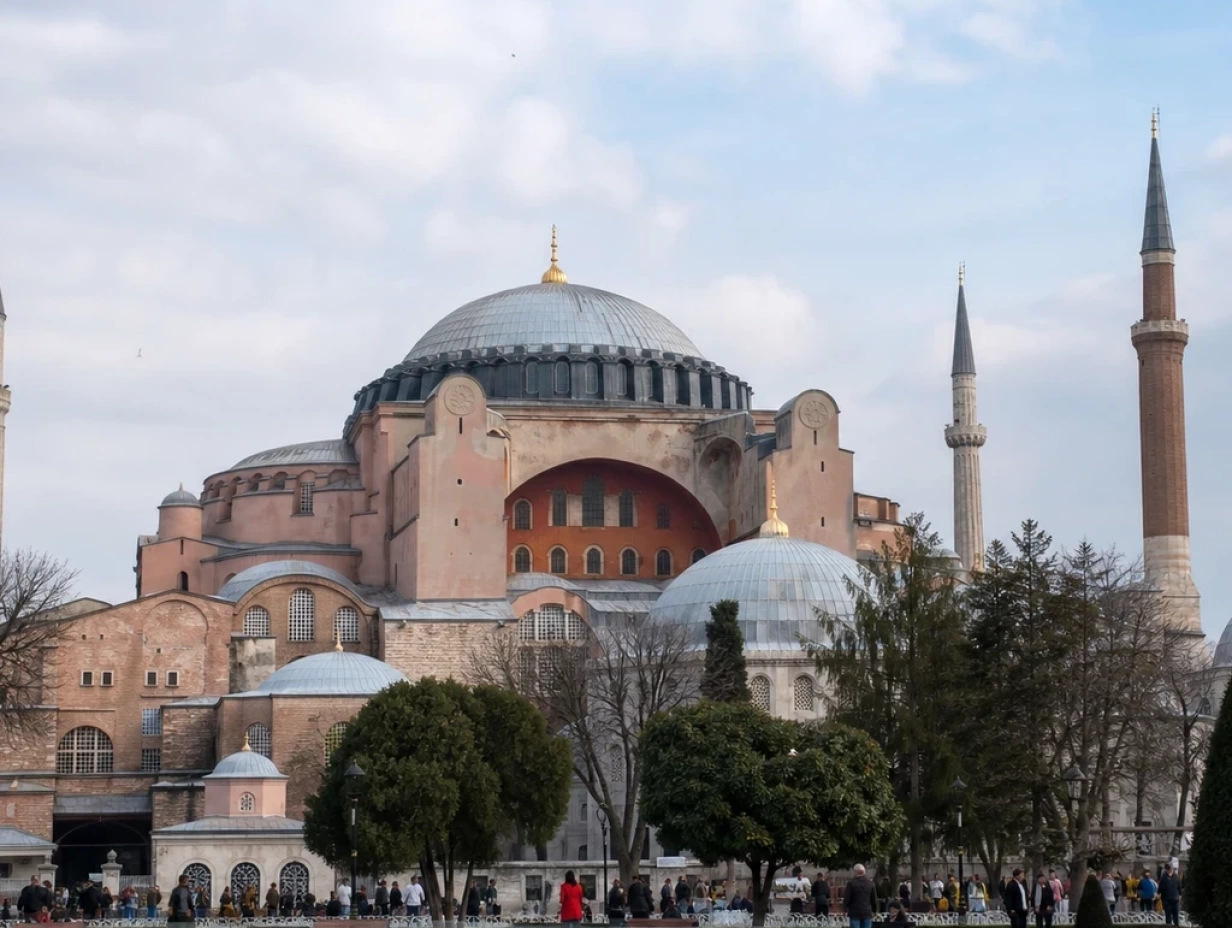 HAGIA SOPHIA, BLUE MOSQUE and GRAND BAZAAR (Half Day Tour)