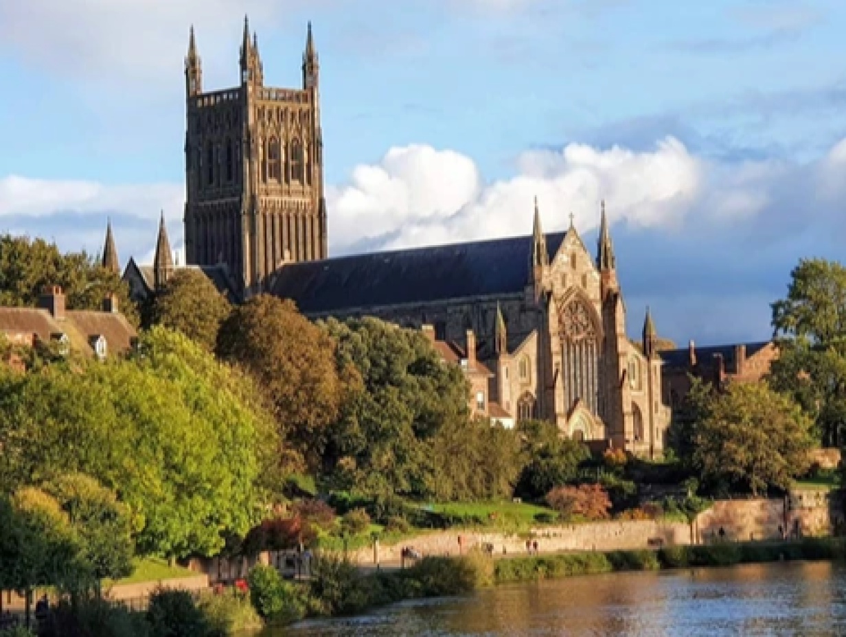 Goldwork & Silk Shading embroidery with Jane Drummond in Worcester  22nd - 25th March 2026