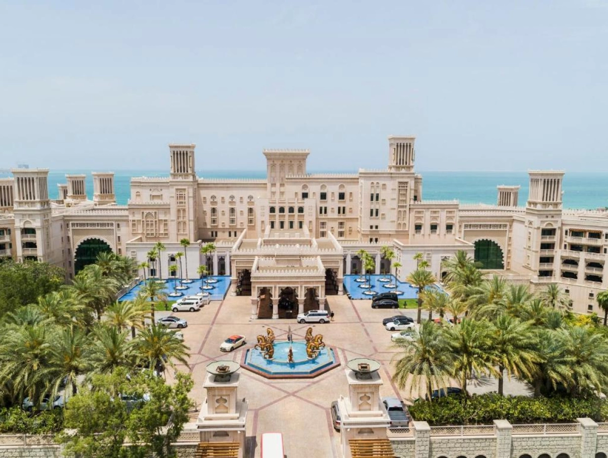Jumeirah Al Qasr | Elegant Arabian Escape by the Beach