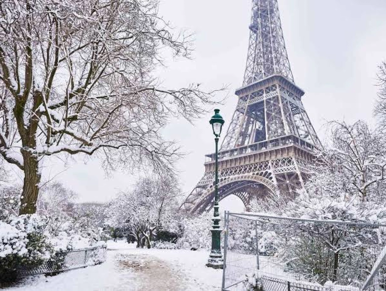 Christmas stitching with Anna Scott in Paris | 20th to 27th November 2027